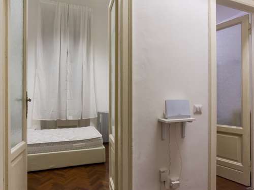 Confortevole stanza singola con aria condizionata e portineria