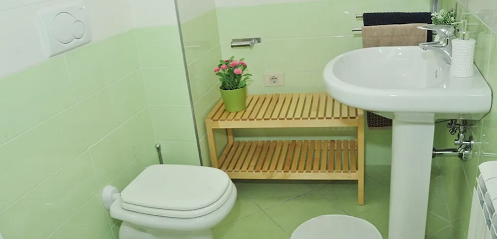Accogliente stanza singola con bagno privato e portineria