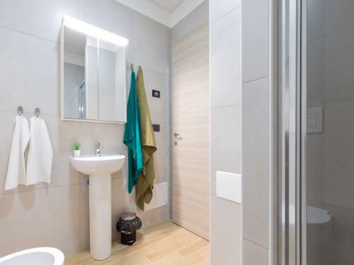 Accogliente stanza singola con bagno privato e aria condizionata